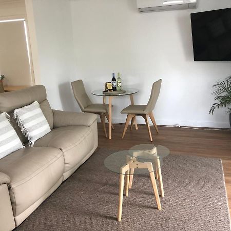 Lakeside Bungalow Bed & Breakfast Marks Point Ngoại thất bức ảnh